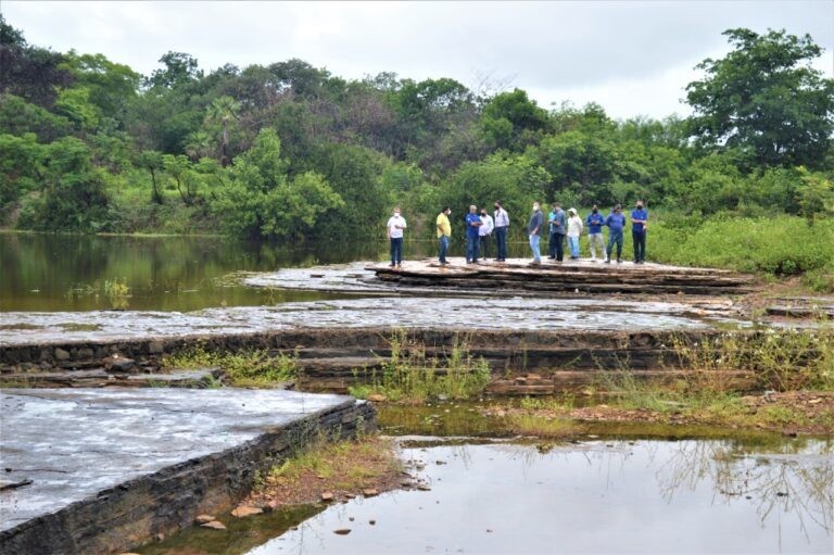 Engenheiros estudam viabilidade de mudanças no sistema de abastecimento de água de campo maior