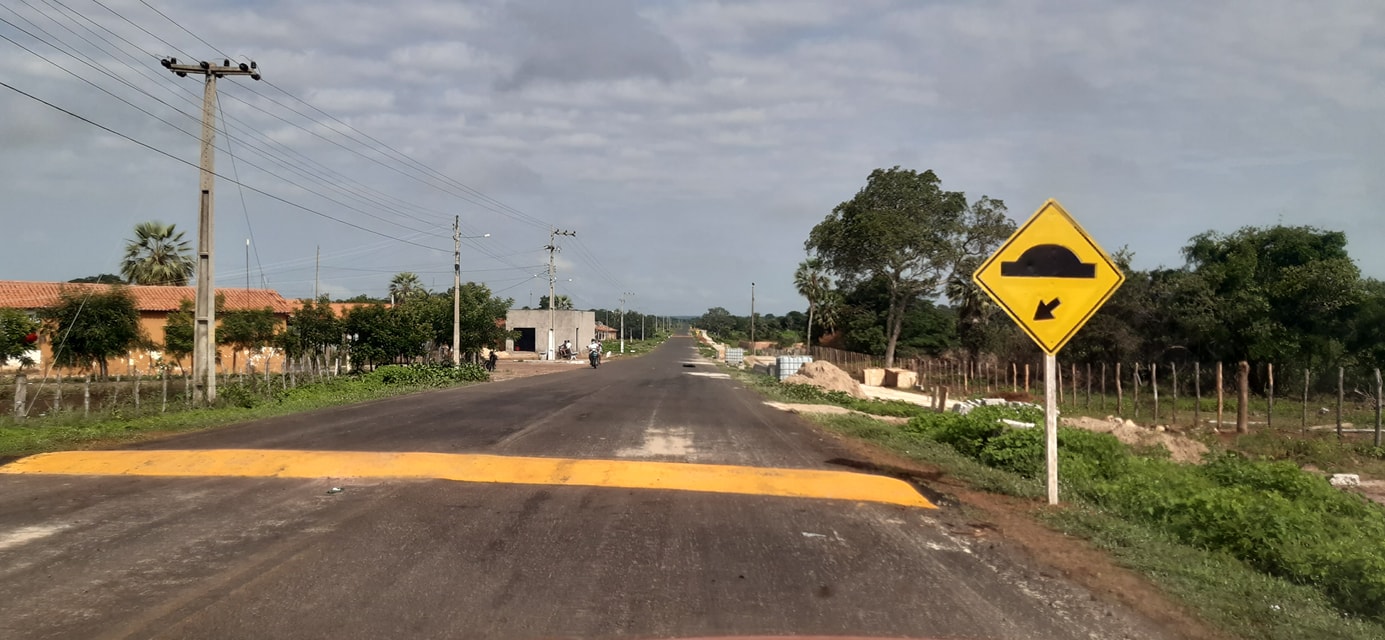 MOBILIDADE URBANA: Prefeitura de Coivaras consegue junto ao DNIT a construção de quebra-molas  - Imagem 1