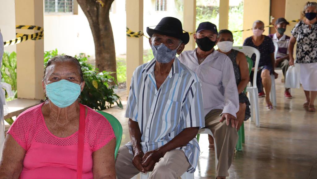 Valença do Piaui avança com vacinação de idosos entre 75 e 79 anos - Imagem 38