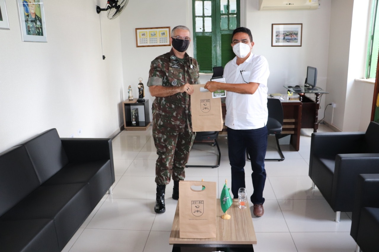 Prefeito de Coivaras trata sobre parceria com o 25º BC do Exército Brasileiro - Imagem 3