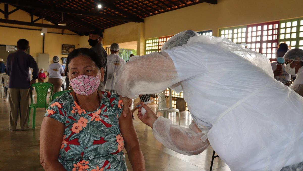 Idosos de 70 e 74 anos são vacinados na cidade e interior de Valença - Imagem 9