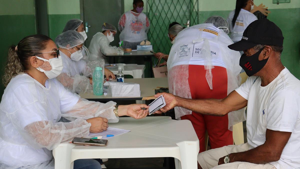 Idosos de 70 e 74 anos são vacinados na cidade e interior de Valença - Imagem 13