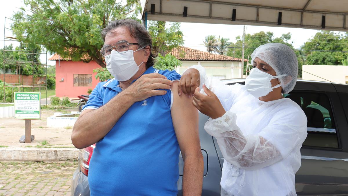 Idosos de 70 e 74 anos são vacinados na cidade e interior de Valença - Imagem 28