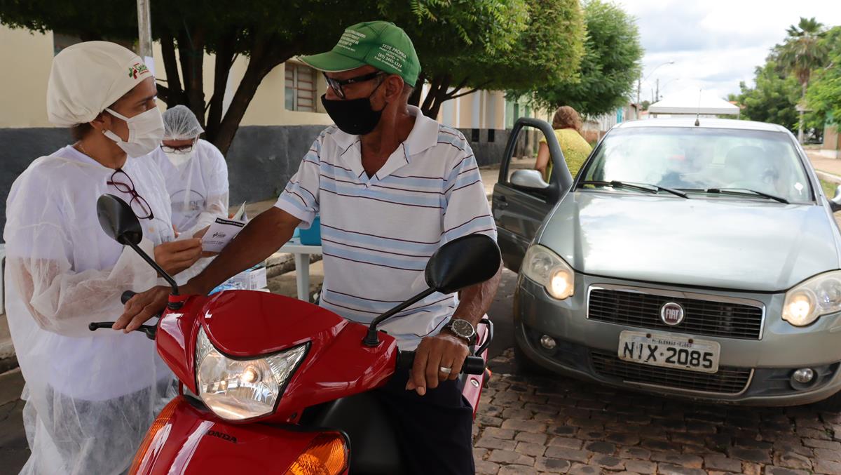 Idosos de 70 e 74 anos são vacinados na cidade e interior de Valença - Imagem 25