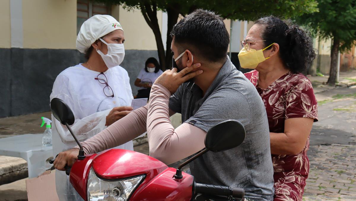 Idosos de 70 e 74 anos são vacinados na cidade e interior de Valença - Imagem 24
