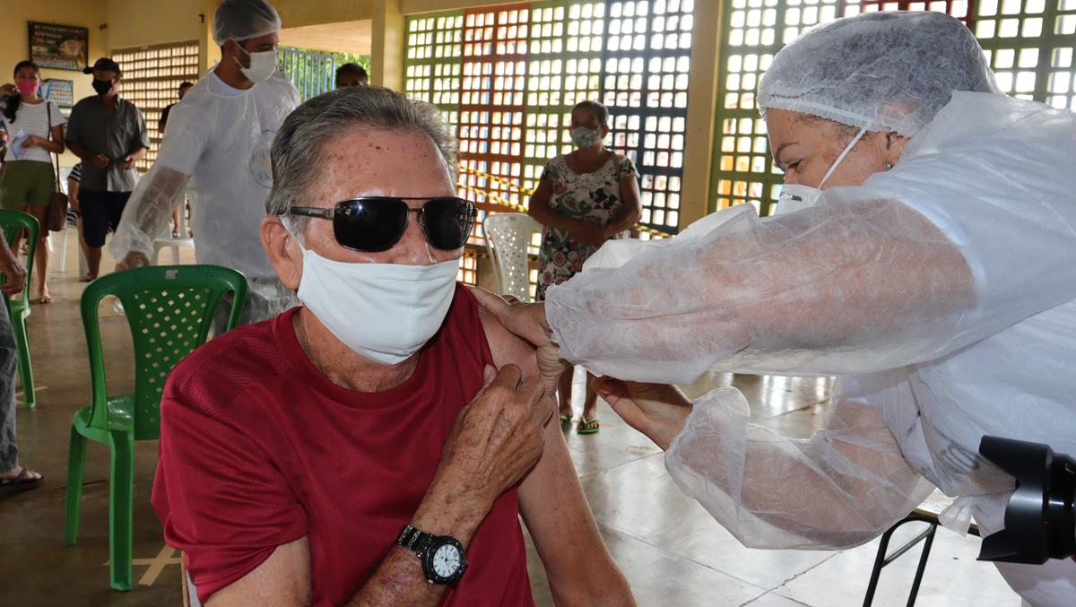 Idosos de 70 e 74 anos são vacinados na cidade e interior de Valença - Imagem 8