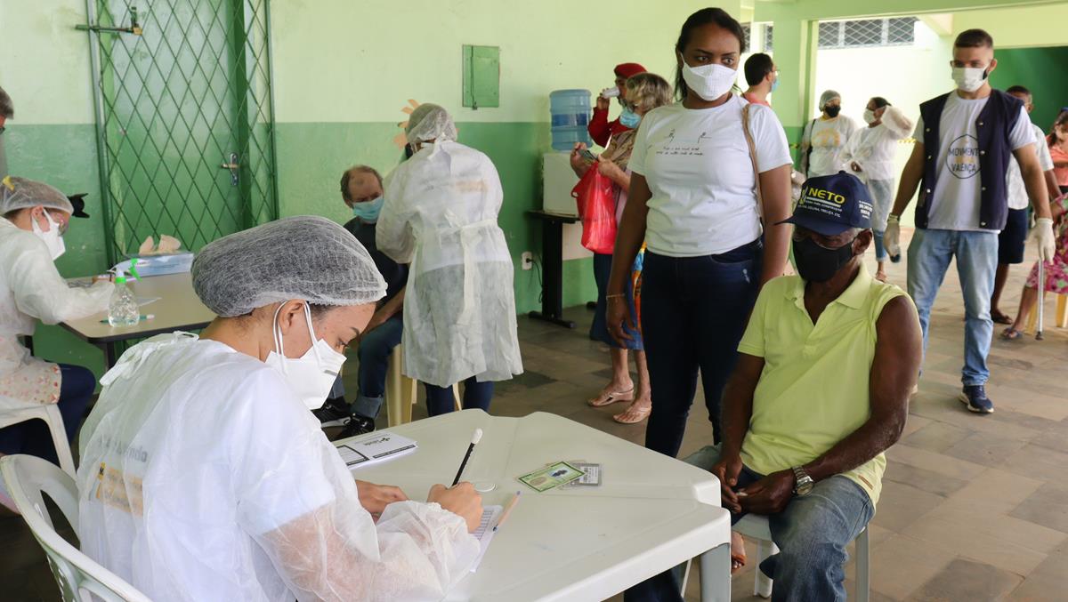 Idosos de 70 e 74 anos são vacinados na cidade e interior de Valença - Imagem 18