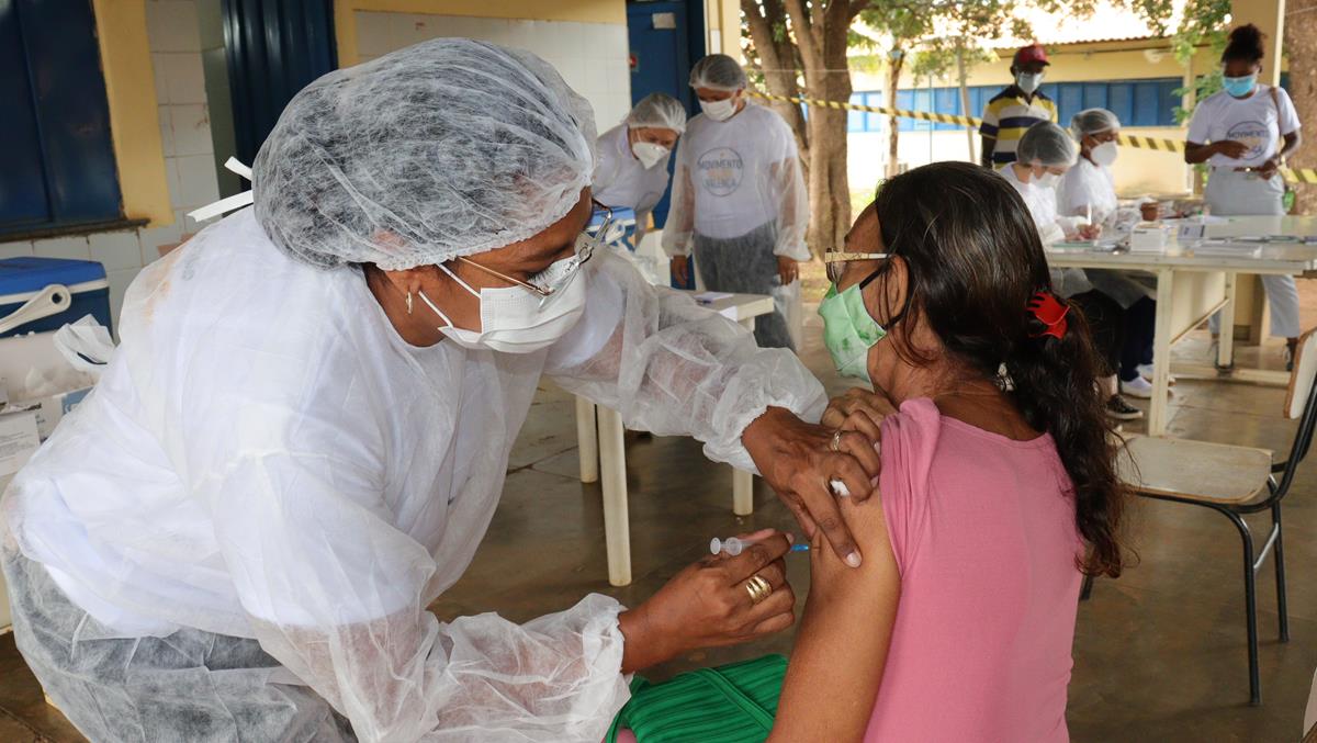 Idosos de 70 e 74 anos são vacinados na cidade e interior de Valença - Imagem 10