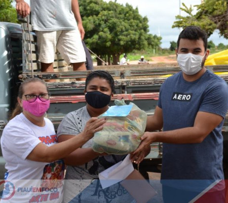 Prefeitura de Caldeirão Grande distribui 1mil cestas de alimentos