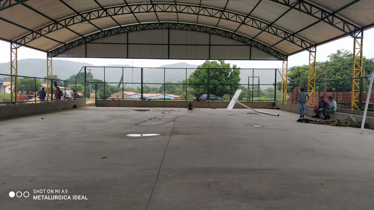 Prefeita Lúcia Lacerda comemora a fase final de uma Obra. - Imagem 1