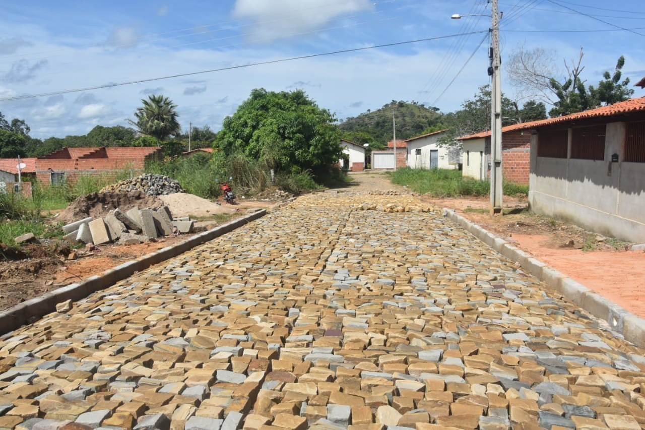 Obras em Monsenhor Gil parceria legislativo com executivo