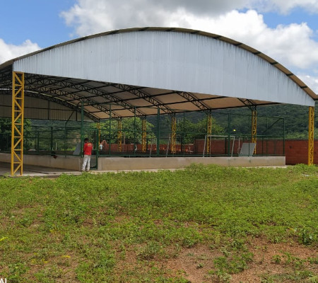 Prefeita Lúcia Lacerda comemora a fase final de uma Obra.