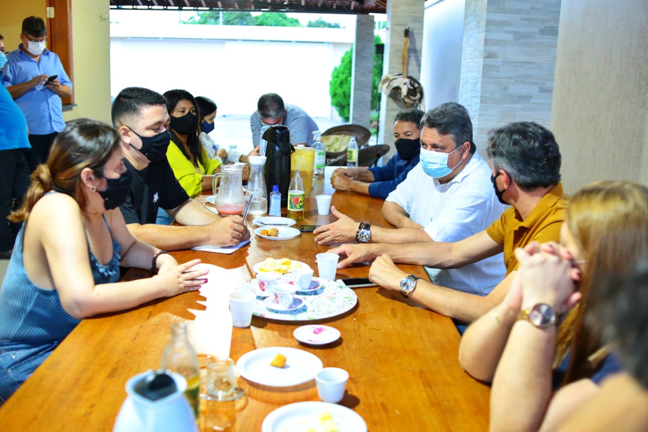 Deputado Júlio Arcoverde se reúne com prefeito Marcelo Costa em Valença - Imagem 4