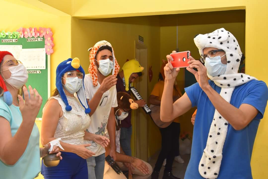 Hospital de Monsenhor Gil recebe Grupo Clowns, um momento de descontração - Imagem 17