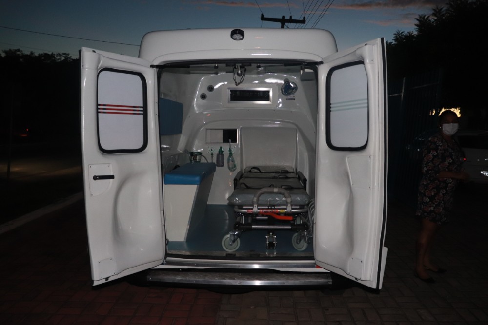 Prefeito Ítalo Alencar entrega Ambulância adquirida com Recursos Próprios - Imagem 3