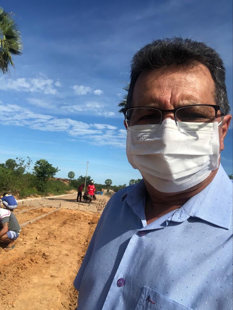 Prefeito Genival Bezerra, visita obras de pavimentação poliédrica - Imagem 4