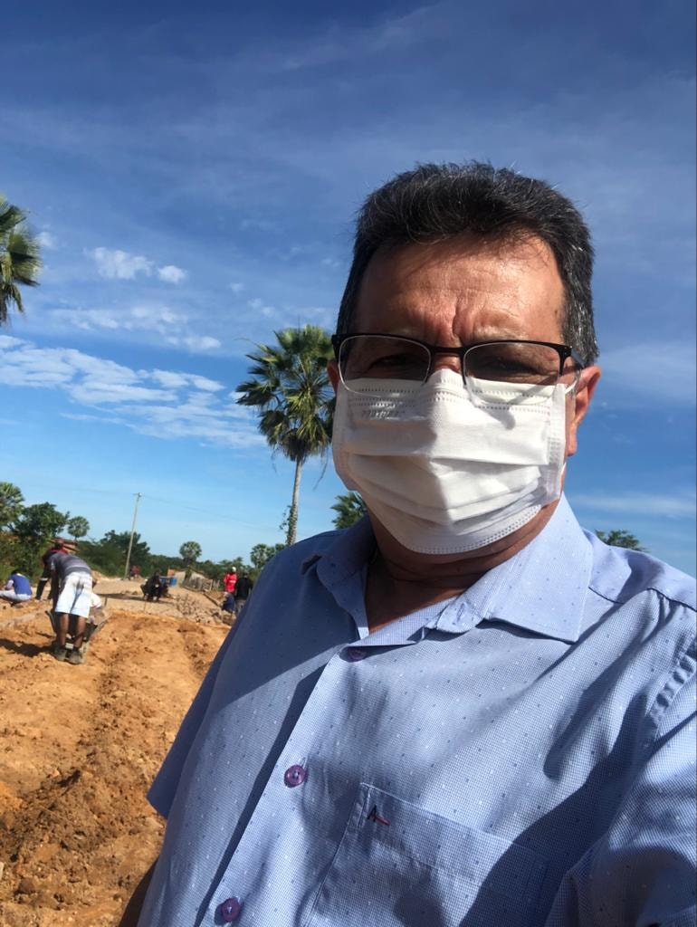Prefeito Genival Bezerra, visita obras de pavimentação poliédrica - Imagem 1