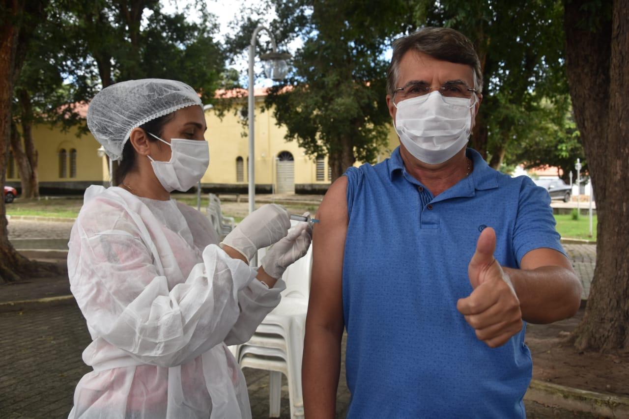 Prefeito João Luiz e vários outros tomaram vacina da Covid-19 - Imagem 2