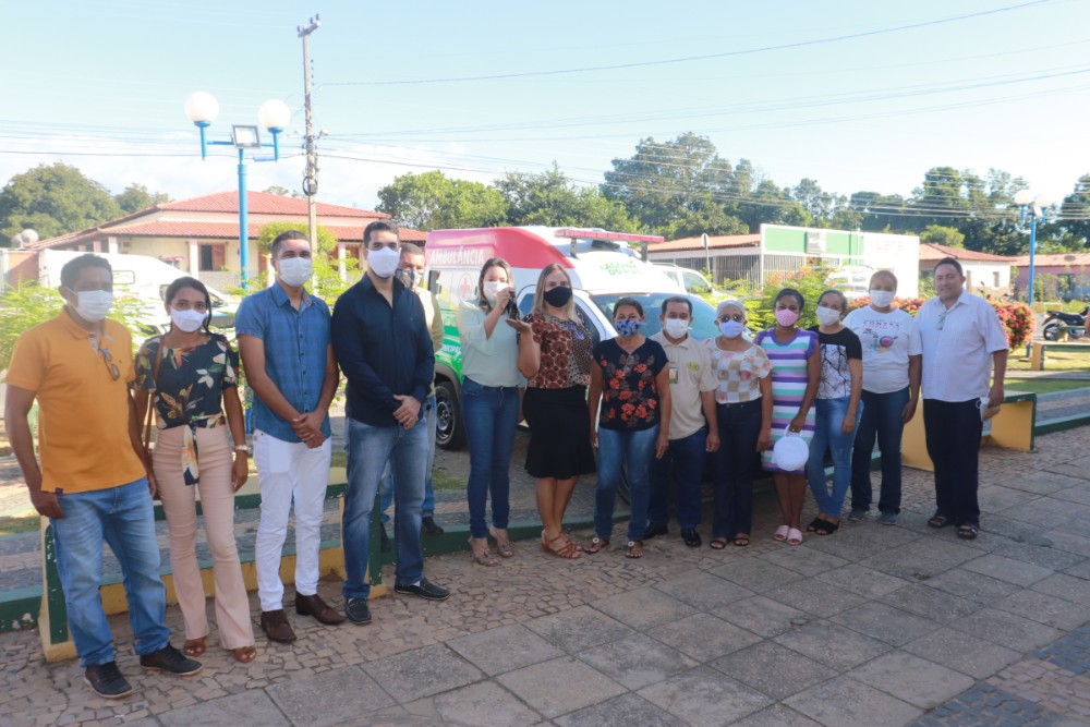 Prefeita Kelly entrega Nova Ambulância adquirida com Recursos Próprios - Imagem 1