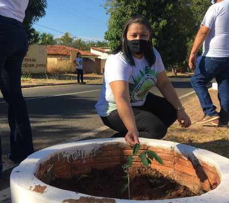 Manoel Emídio - Secretarias abre projetos e faz distribuição de lixeiras