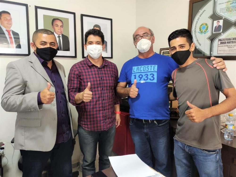 Vereador da oposição adere ao grupo da base do prefeito de Hugo Napoleão - Imagem 1