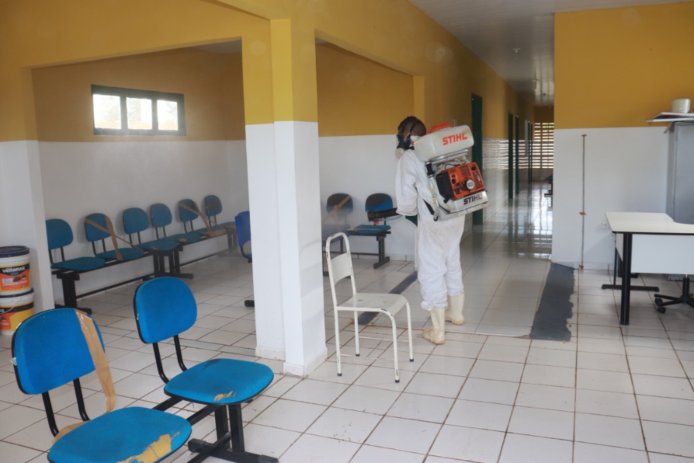 P. M. A. realizou sanitização pelas Ruas e Órgãos Públicos da cidade - Imagem 11