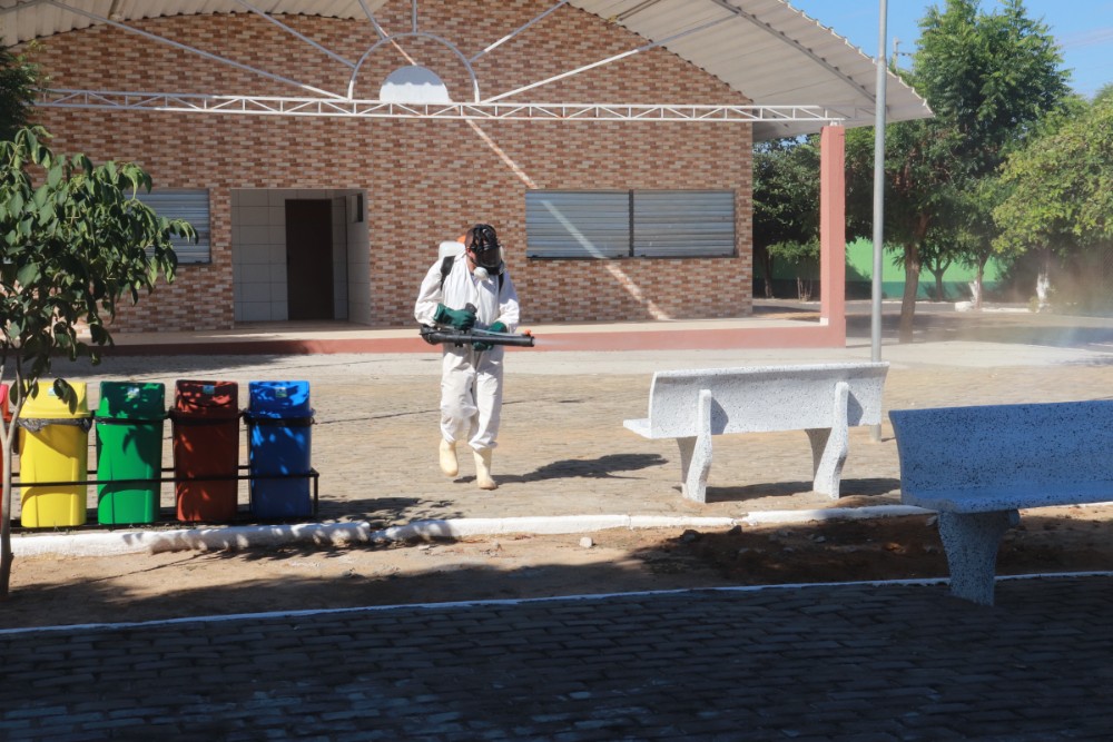 P. M. A. realizou sanitização pelas Ruas e Órgãos Públicos da cidade - Imagem 6