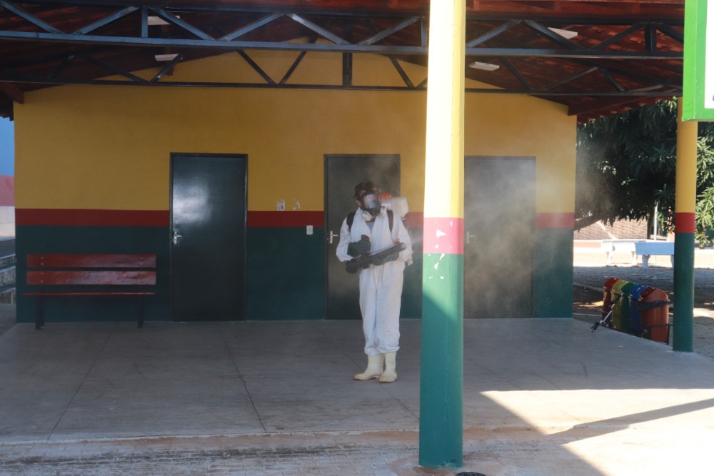 P. M. A. realizou sanitização pelas Ruas e Órgãos Públicos da cidade - Imagem 9