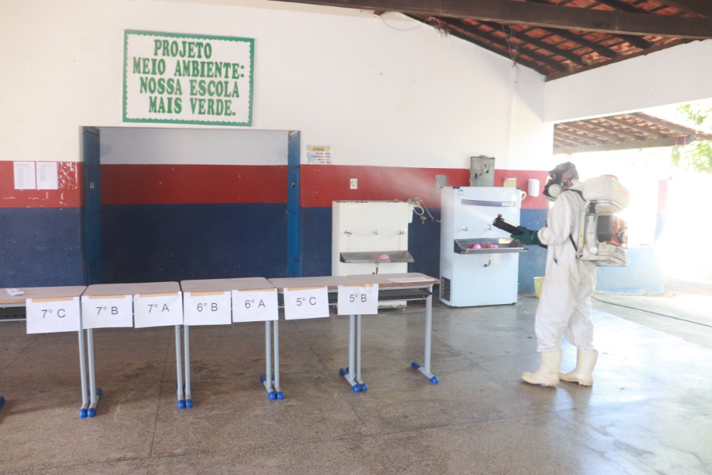 P. M. A. realizou sanitização pelas Ruas e Órgãos Públicos da cidade - Imagem 8