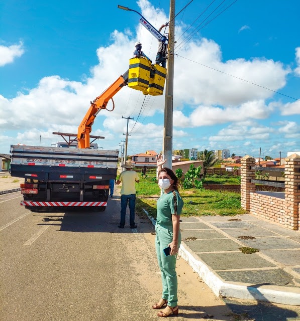 Prefeitura de Luís Correia leva iluminação à Orla de Atalaia - Imagem 2