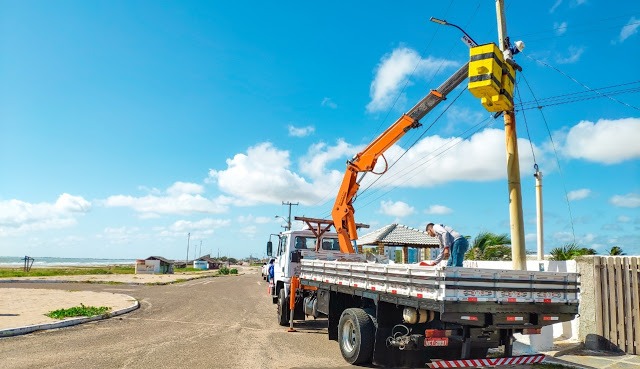 Prefeitura de Luís Correia leva iluminação à Orla de Atalaia - Imagem 1