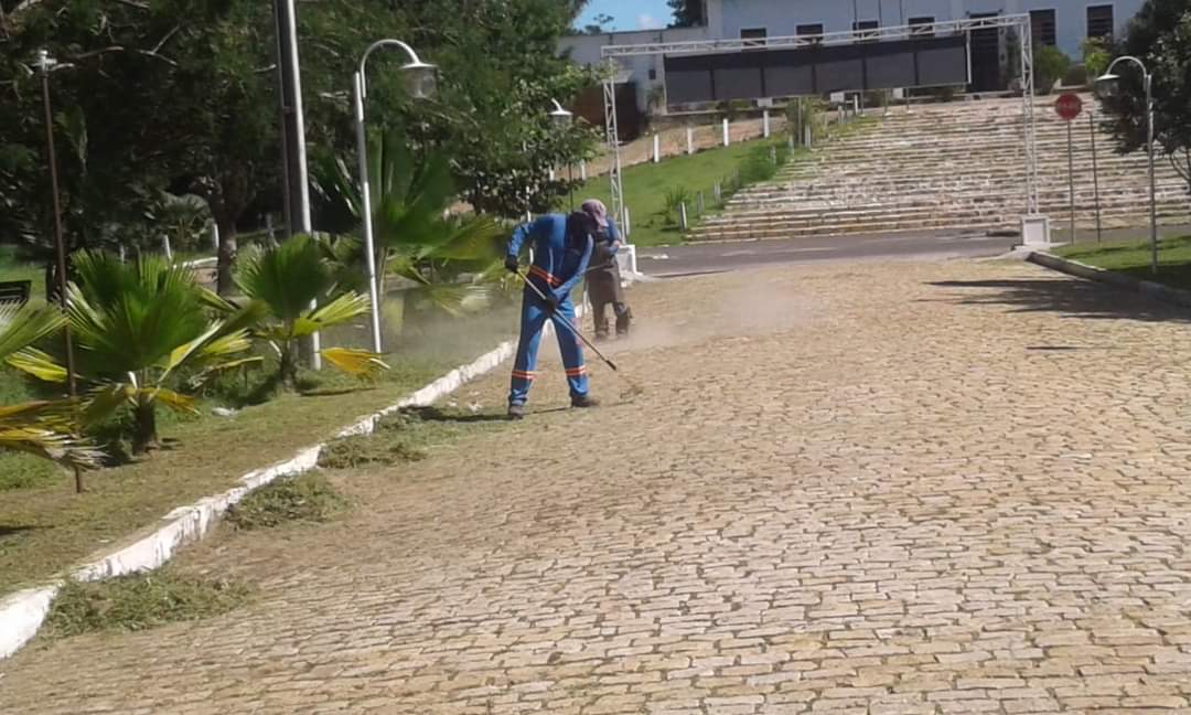 Prefeito João Luiz mantendo sua marca de cidade limpa em Monsenhor Gil - Imagem 3