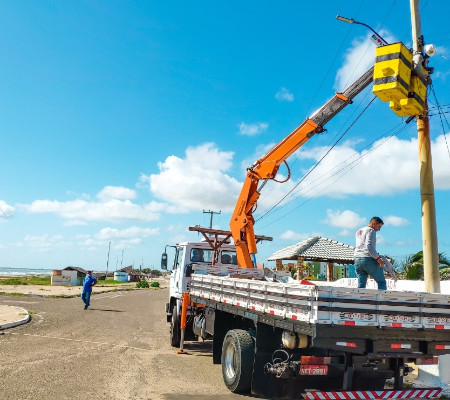  Prefeitura de Luís Correia leva iluminação à Orla de Atalaia 