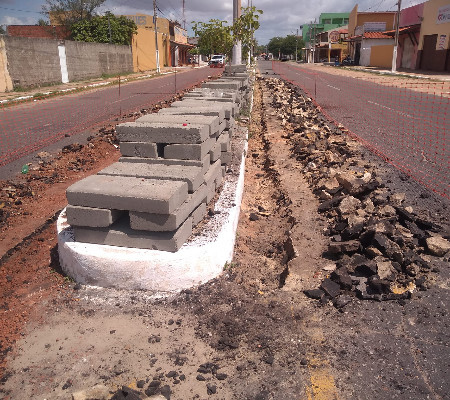 Prefeitura inicia a revitalização da Av. Antônio de Pádua em Luis Correia.