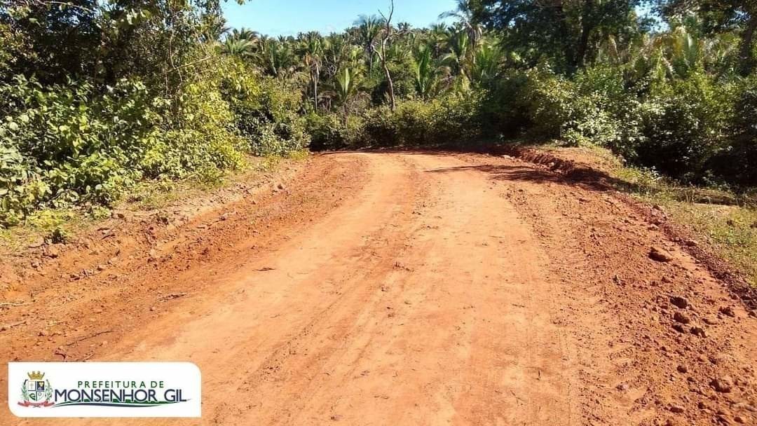 Prefeitura de Monsenhor Gil atuando na recuperação de suas estradas