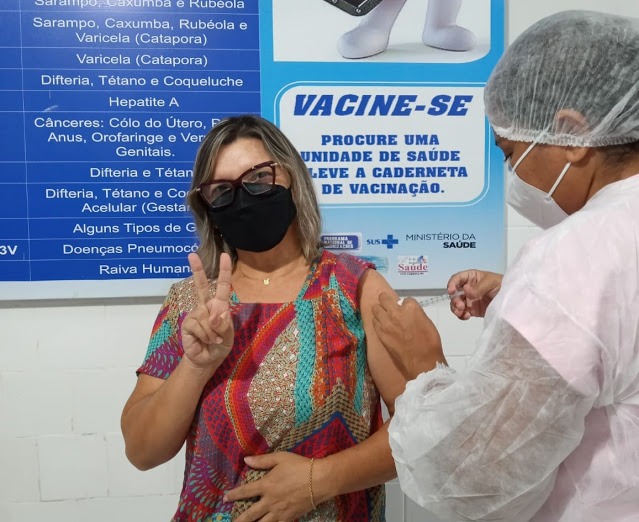 Luís Correia inicia vacinação de 100% dos trabalhadores da educação - Imagem 1