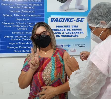  Luís Correia inicia vacinação de 100% dos trabalhadores da educação