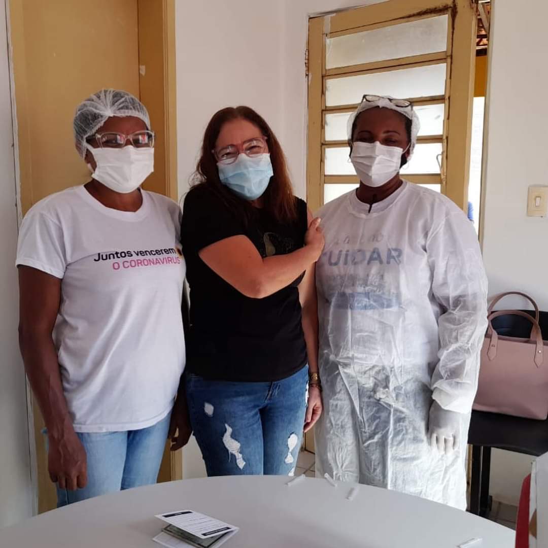 Prefeito João Luiz prestigia o Dia D de vacinação para professores - Imagem 13