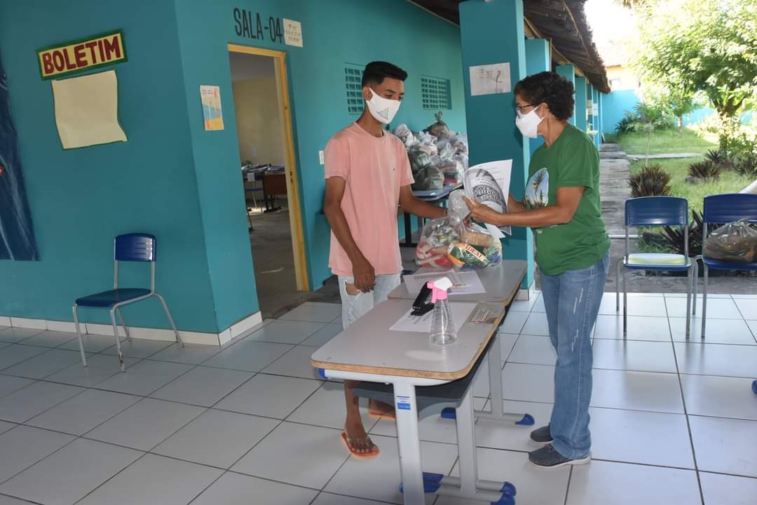 Prefeitura de Monsenhor Gil faz entrega de alimentos da merenda escolar - Imagem 8