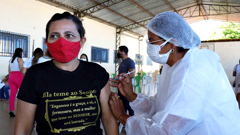 Trabalhadores da Educação são imunizados na cidade de Valença do Piaui - Imagem 52