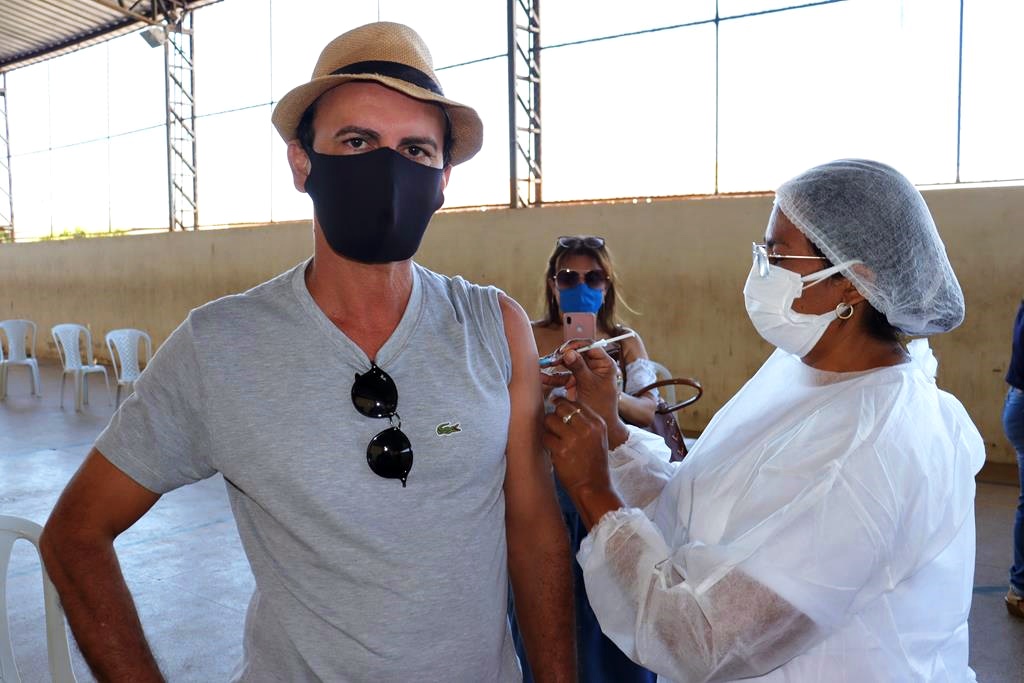Trabalhadores da Educação são imunizados na cidade de Valença do Piaui - Imagem 42