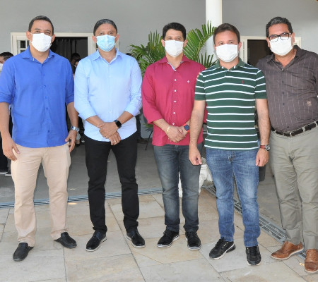 Prefeito Luciano participa do aniversário de 67 anos de Água Branca