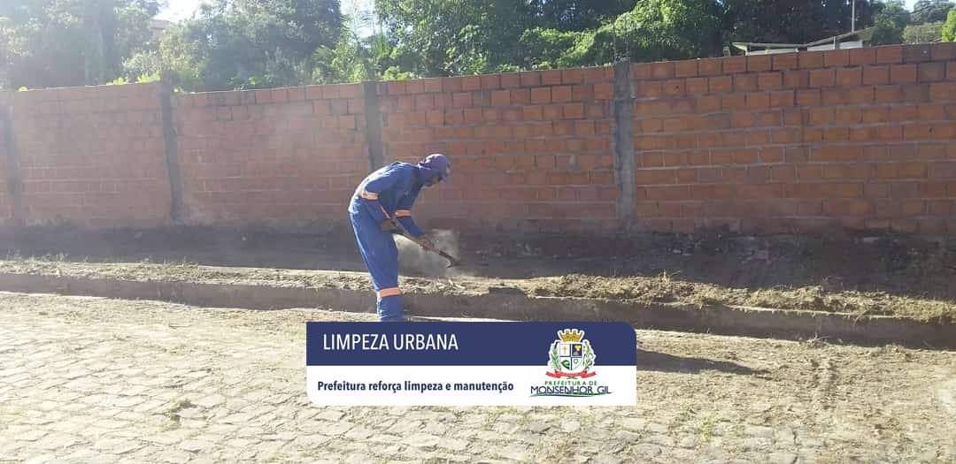 Prefeitura de Monsenhor Gil fazendo reforço na limpeza pública - Imagem 3