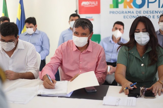 Wellington Dias visita obras e autoriza ações do PRO Piauí em Luís Correia - Imagem 3