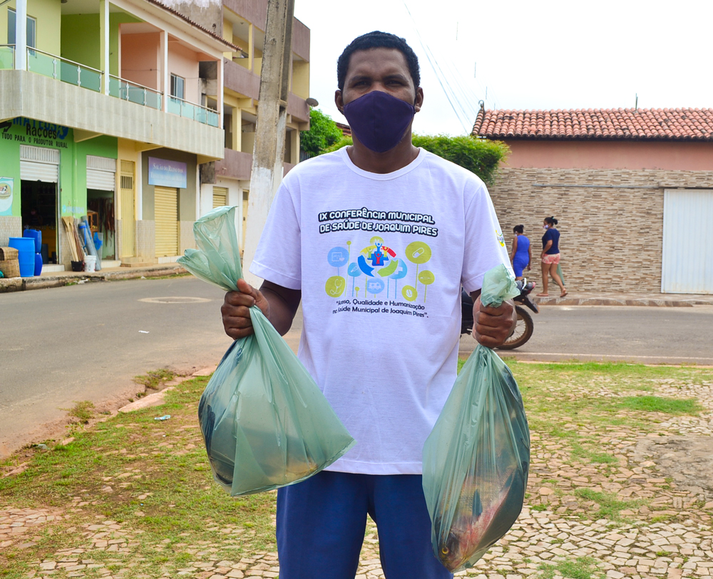 Prefeitura de Joaquim Pires, realiza a entrega de peixes para famílias - Imagem 3
