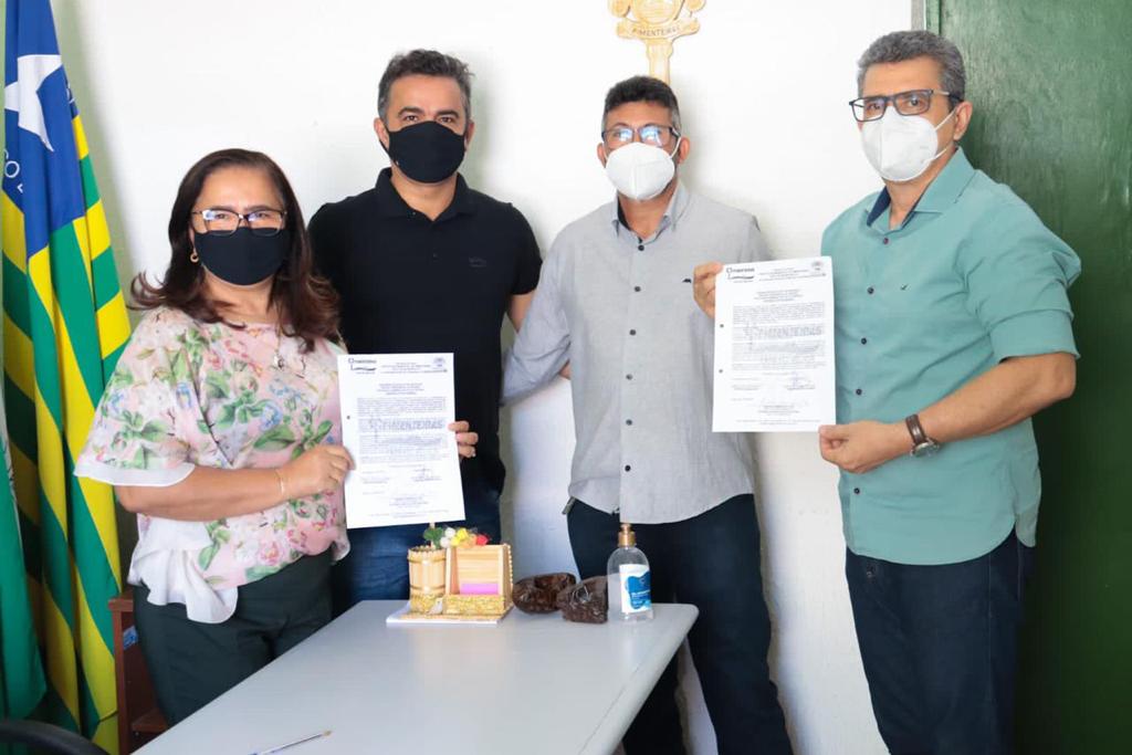 Prefeita Lúcia Lacerda assina ordem de serviço para sistema fotovoltaico - Imagem 1