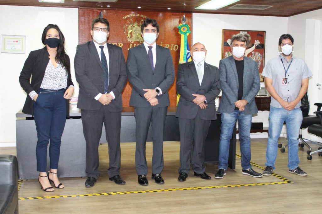 Prefeito João Luiz entra pela porta da frente do Tribunal de Justiça do PI - Imagem 2