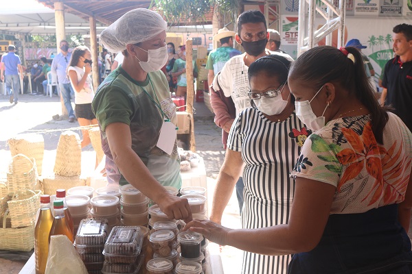 III Feira da Agricultura Familiar de N. S. dos Remédios rendeu R$176 mil - Imagem 8