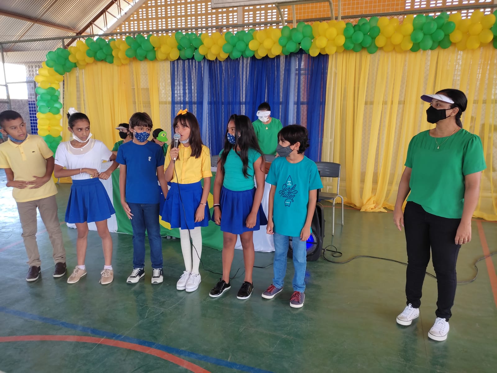 Prefeitura celebra “Semana da Pátria” e entrega de 6 mil uniformes escolar - Imagem 8