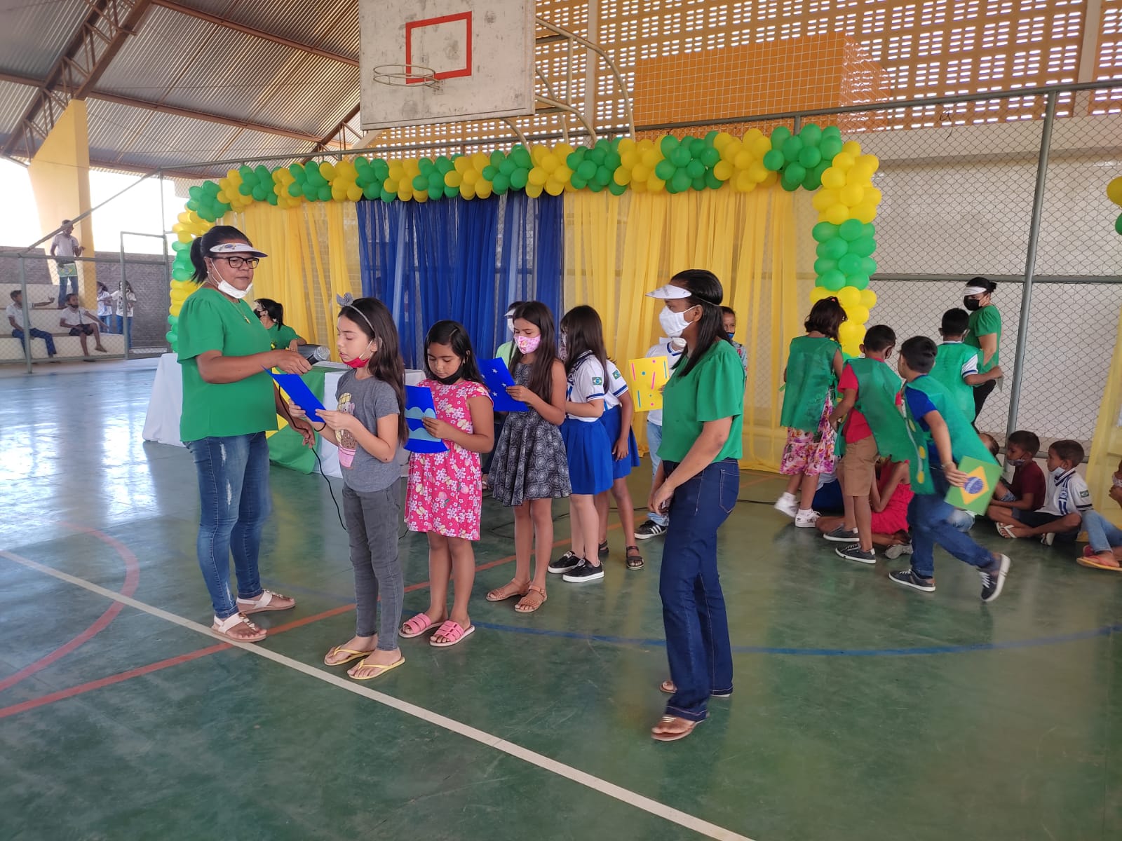 Prefeitura celebra “Semana da Pátria” e entrega de 6 mil uniformes escolar - Imagem 3